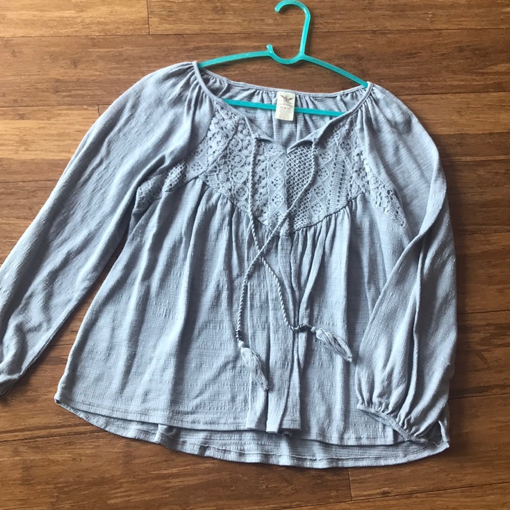 Chic long sleeve shirt with fine detailing